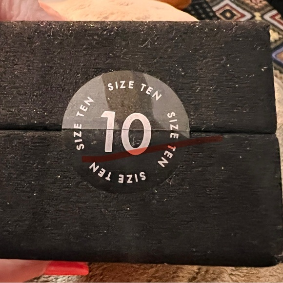 Luxe Bomb party rings 2024 - Picture 3 of 5